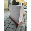 Gravsten S015<br />Storlek: 45x35 cm<br />Granit: Röd vånga