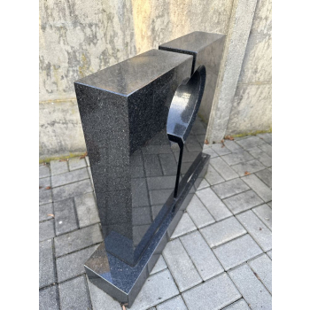 Gravsten S001<br />Storlek: 60x60 cm<br />Granit: Svart galaxy