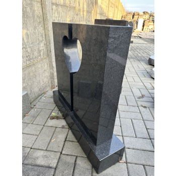 Gravsten S001<br />Storlek: 60x60 cm<br />Granit: Svart galaxy