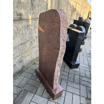 Gravsten S009<br />Storlek: 45x90 cm<br />Granit: Röd vånga