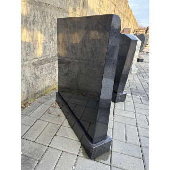 Gravsten S013<br />Storlek: 60x80 cm<br />Granit: Svart galaxy