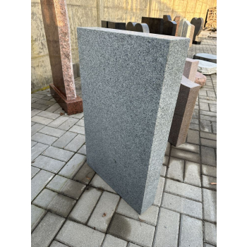 Gravsten S016<br />Storlek: 45x75 cm<br />Granit: Kuru grå
