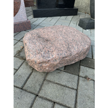 Gravsten S019<br />Storlek: 50x40 cm<br />Granit: Röd vånga